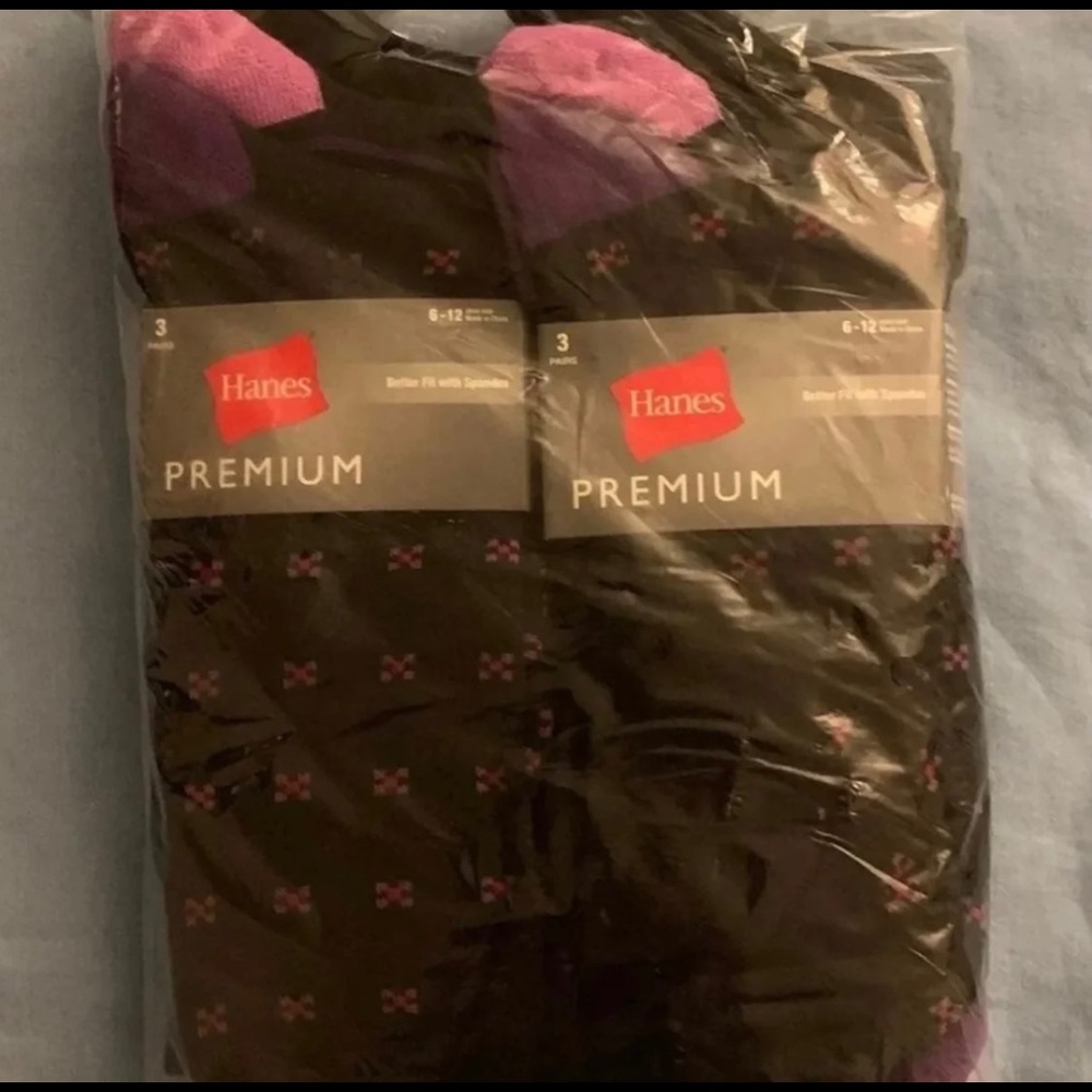 6 pairs, Premium Hanes socks for Woman